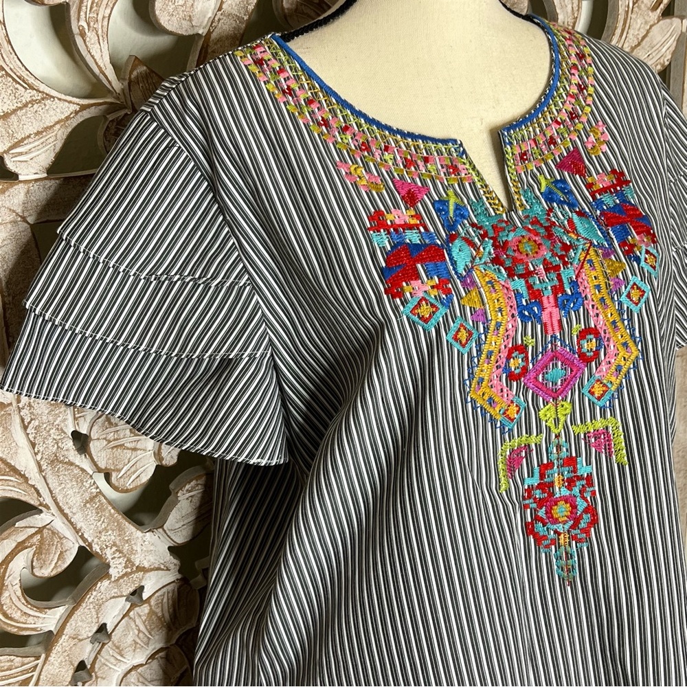 EUC Calessa Blue and White Striped Flutter Sleeve Embroidered Blouse Sz PM - Picture 2 of 4
